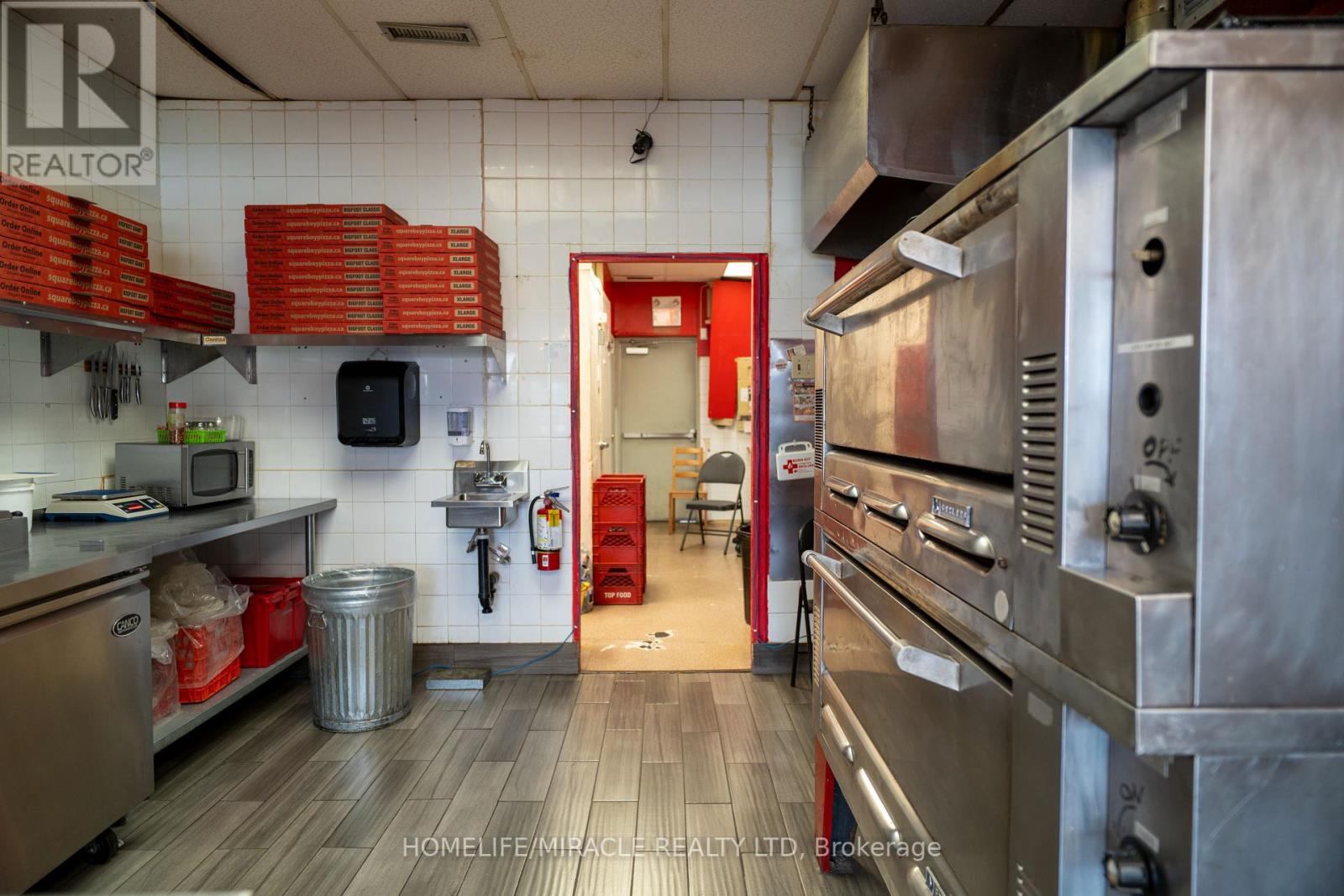 3 Harwood Avenue S Property Photo 14