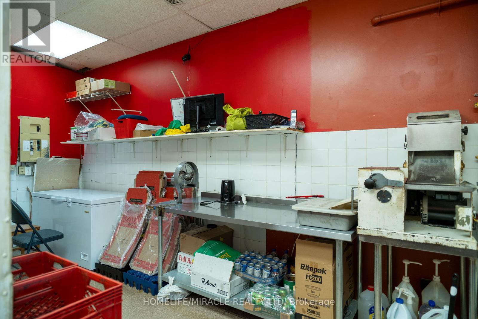 3 Harwood Avenue S Property Photo 27