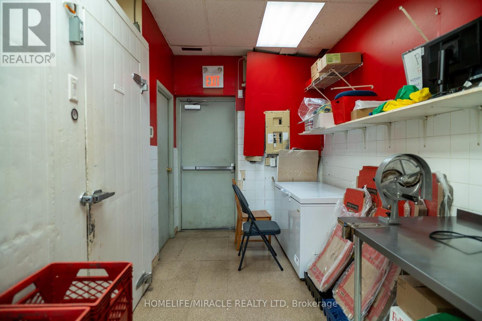 3 Harwood Avenue S Property Photo 28