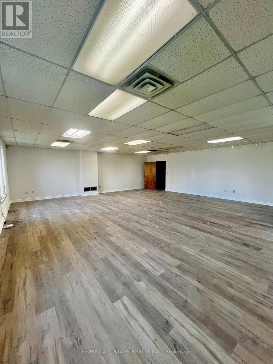 2 - 153 Crown Court Property Photo 2