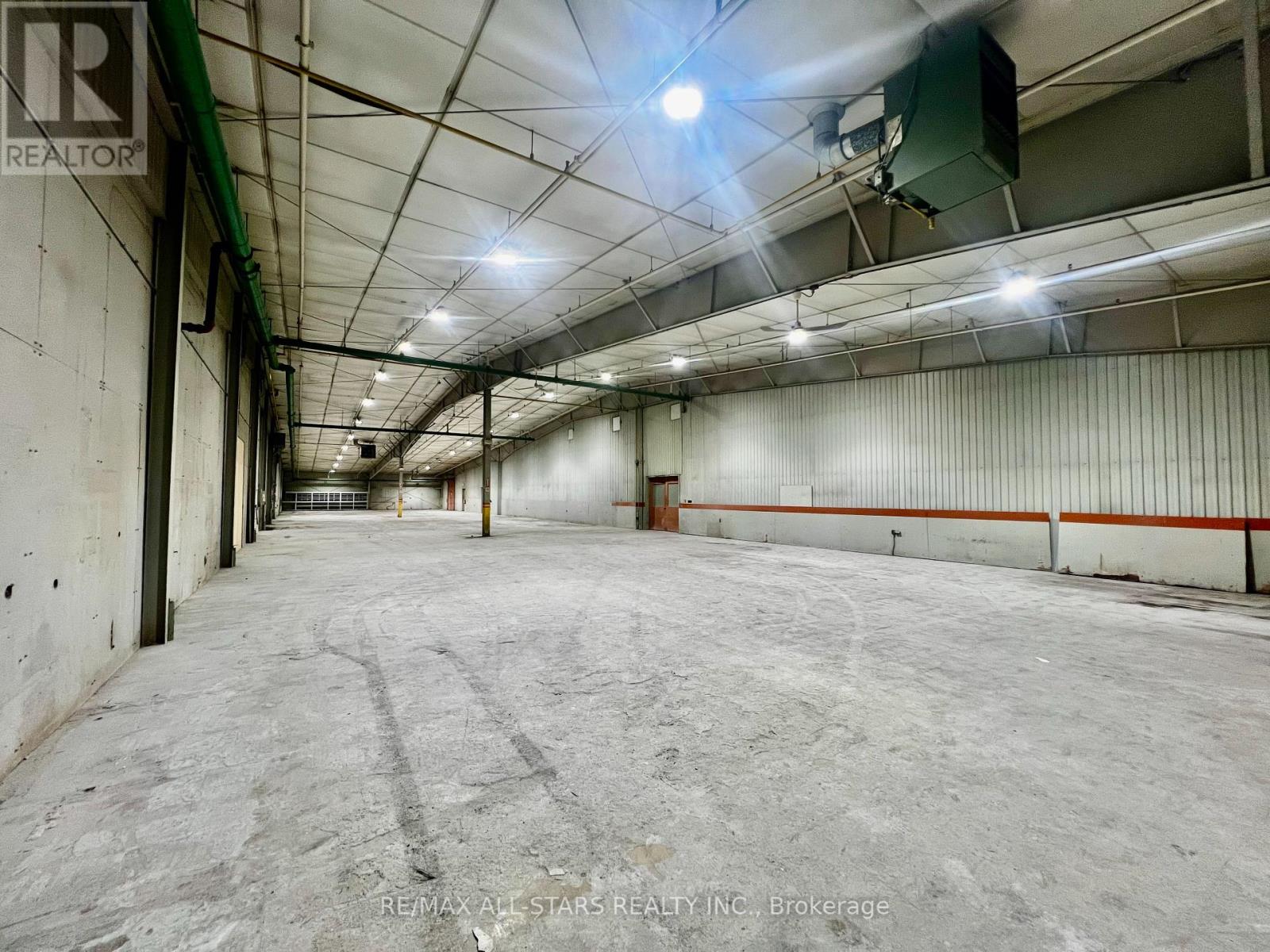 2 - 153 Crown Court Property Photo 5