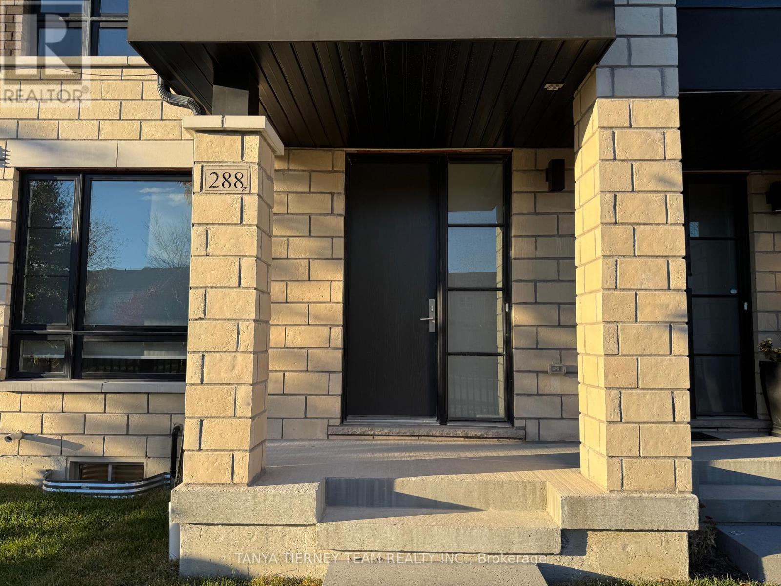 288 Carnwith Drive Property Photo 3