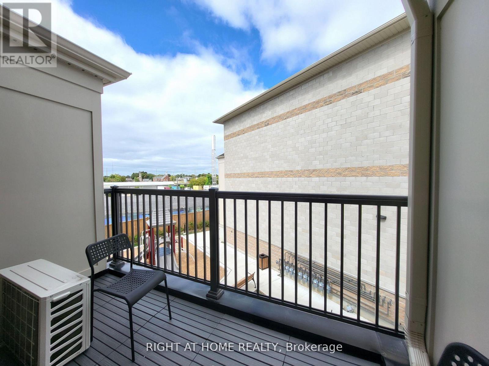 490 Beresford Path #7 Property Photo 17