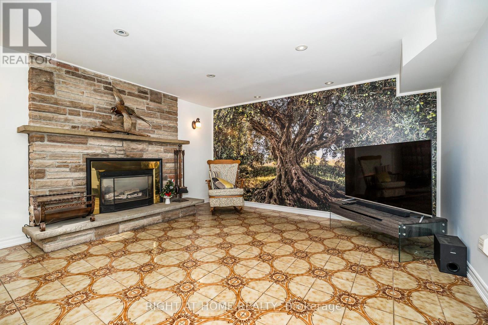 12 Scarden Avenue Property Photo 34