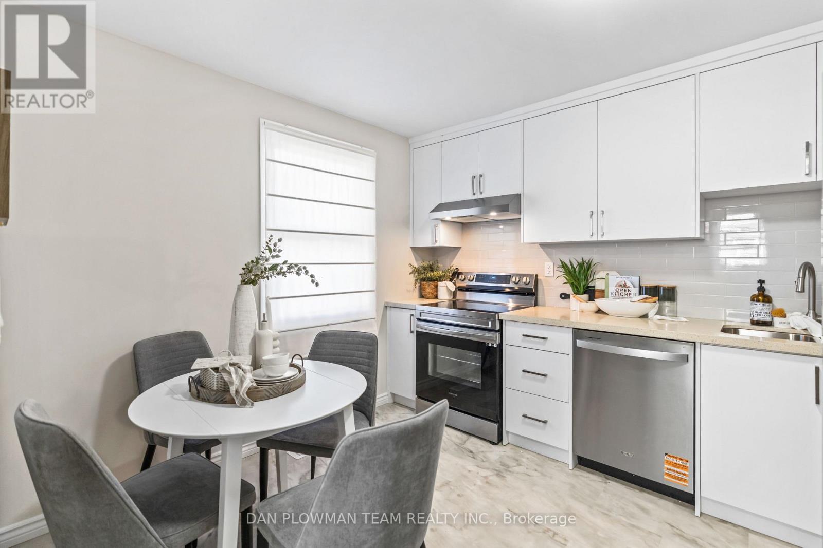 1092 Central Park Boulevard Property Photo 4