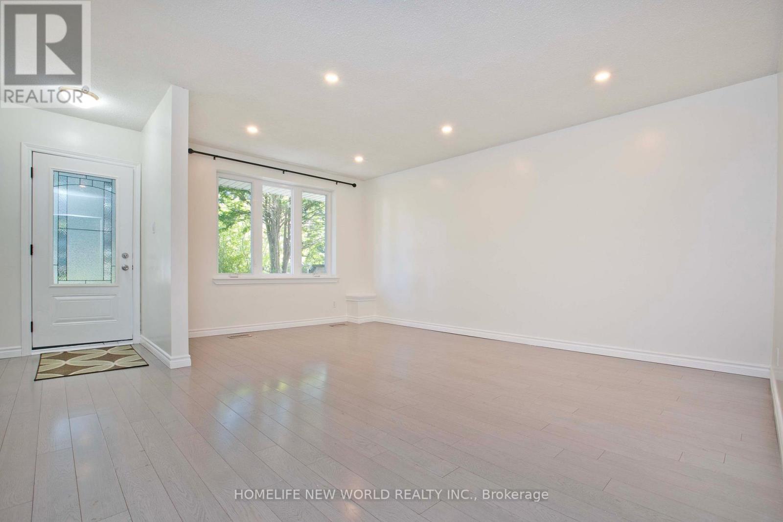 49 Thorncroft Crescent Property Photo 2