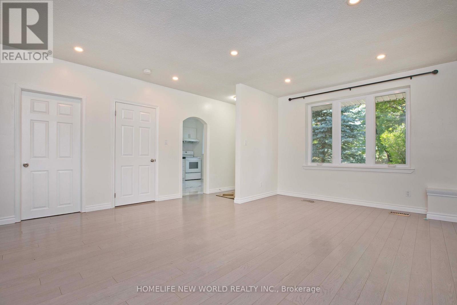 49 Thorncroft Crescent Property Photo 3