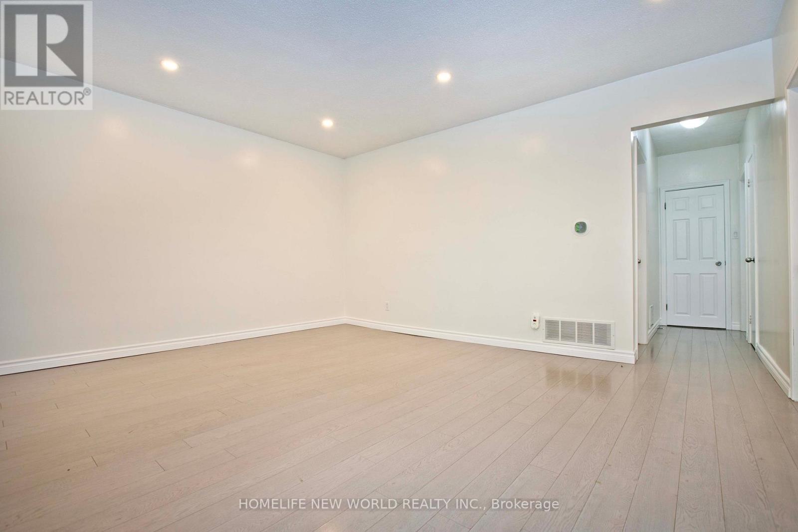 49 Thorncroft Crescent Property Photo 4