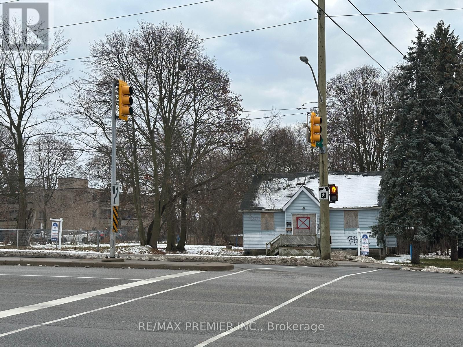 723 Dundas Street W Property Photo 7