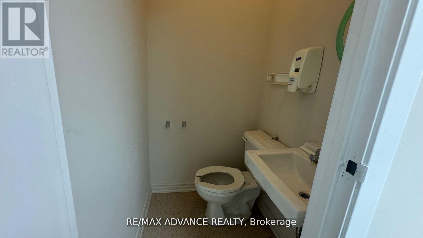 Unit 6 - 4245 Sheppard Avenue E Property Photo 4