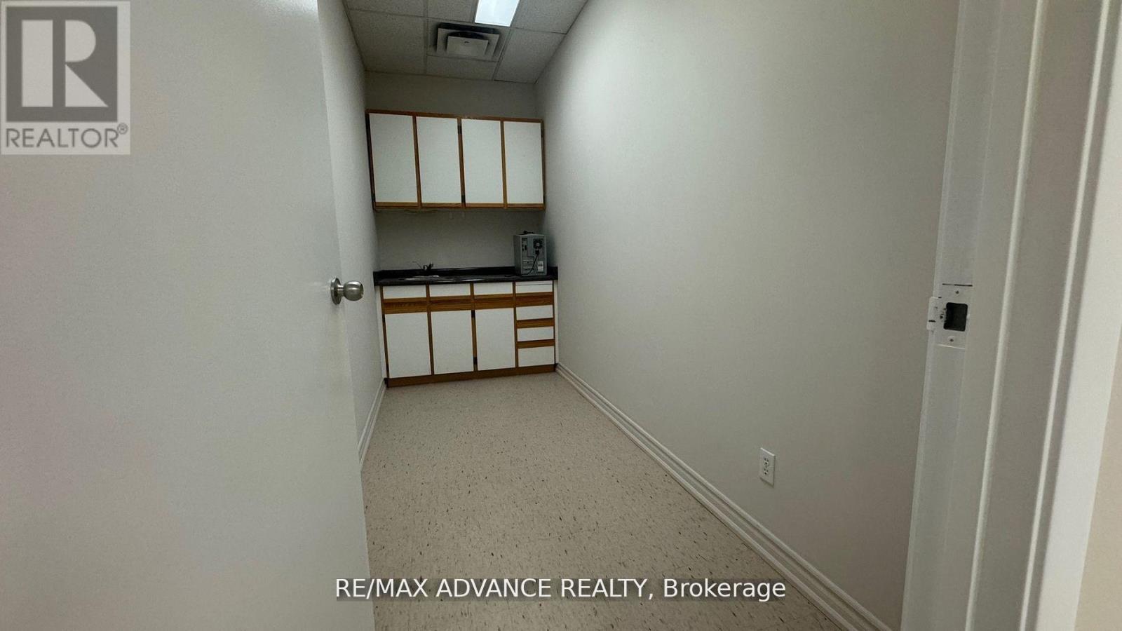 Unit 6 - 4245 Sheppard Avenue E Property Photo 9