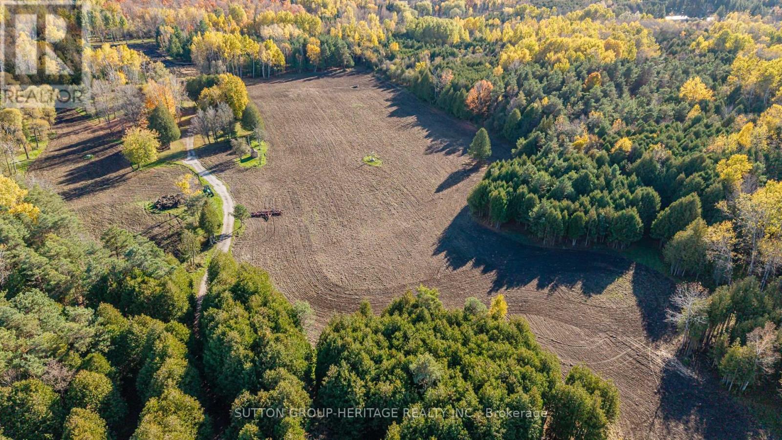 2490 Green Road Property Photo 4