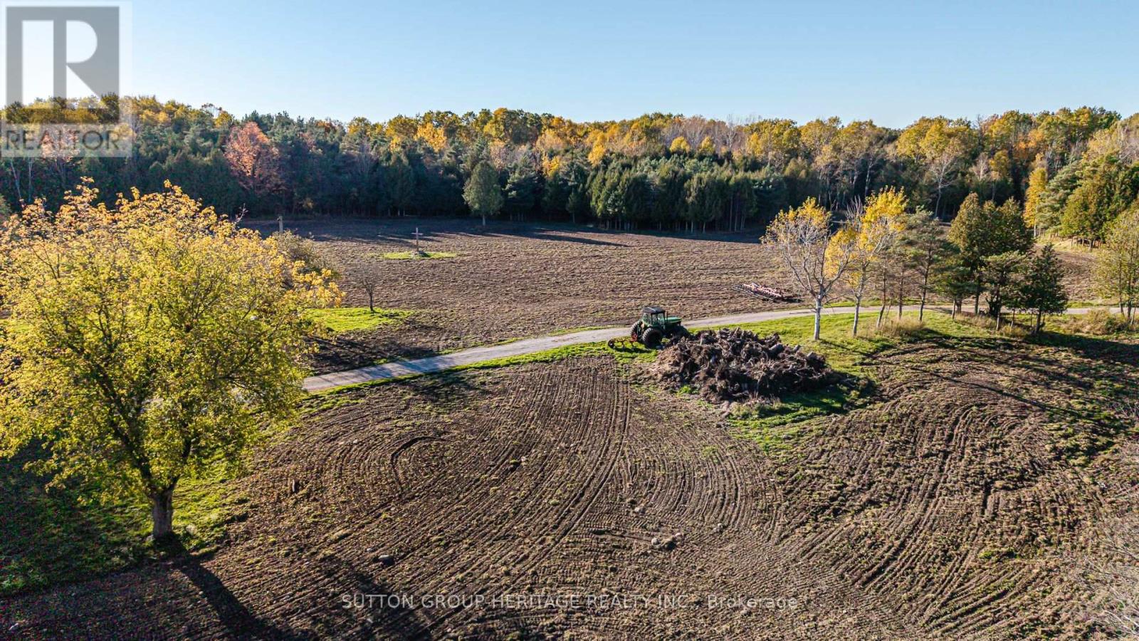 2490 Green Road Property Photo 7
