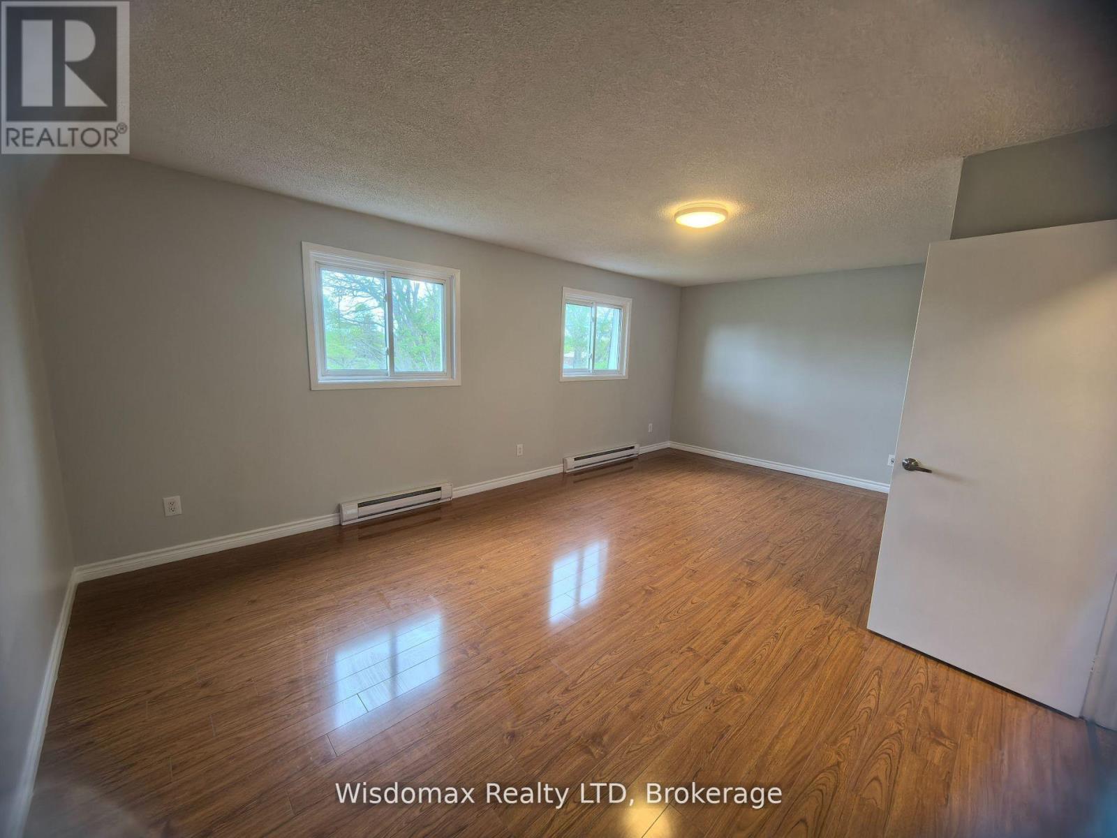 Hs47 - 3100 Kingston Road Property Photo 12
