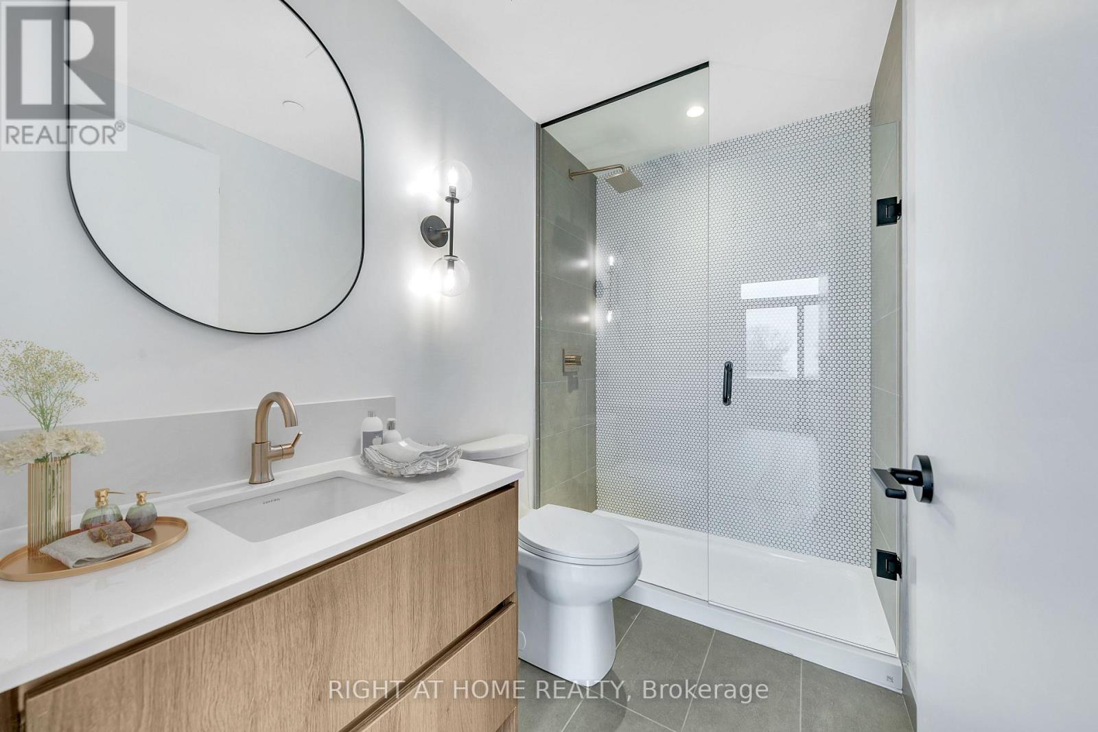 403 - 1285 Queen Street E Property Photo 10