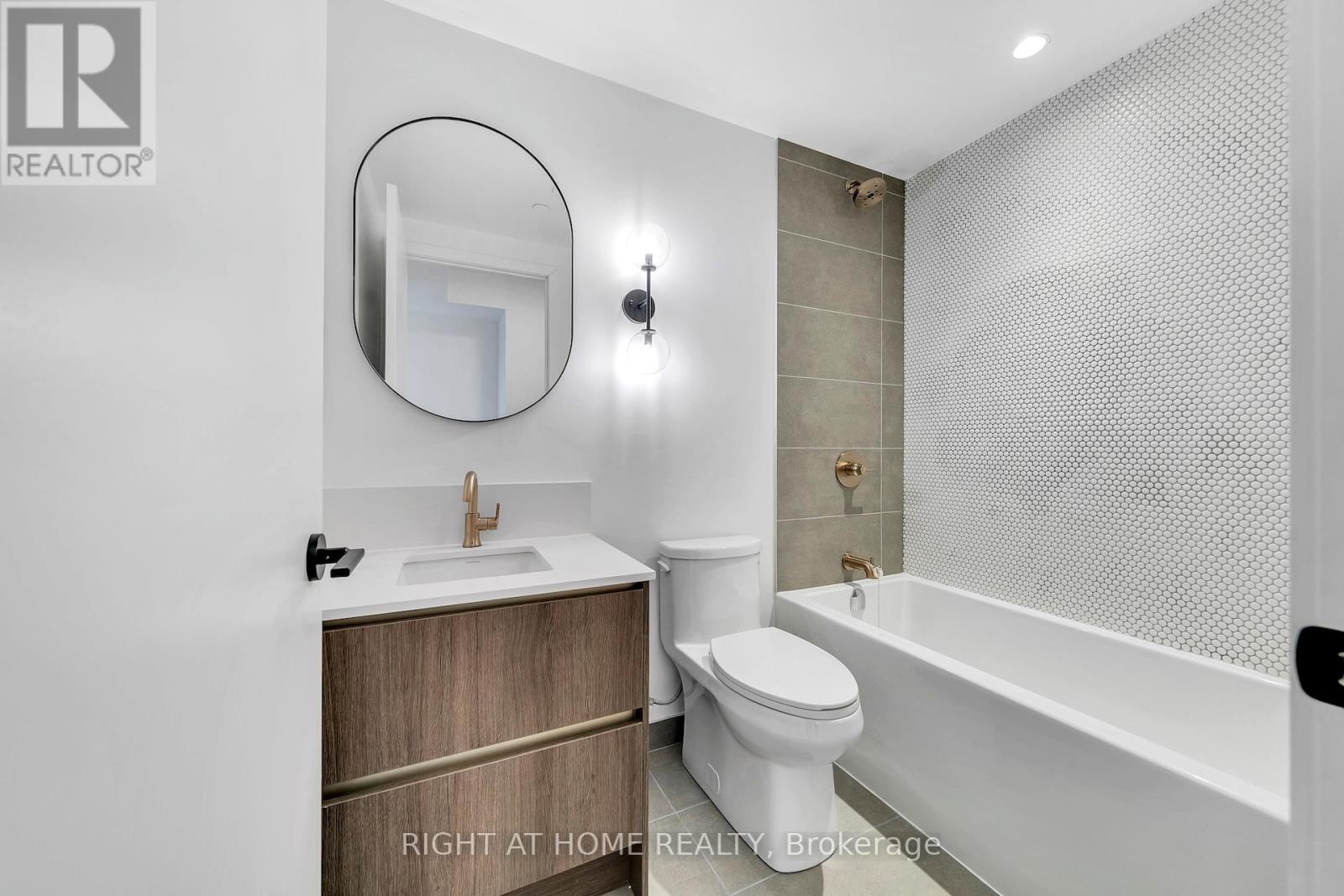 403 - 1285 Queen Street E Property Photo 11