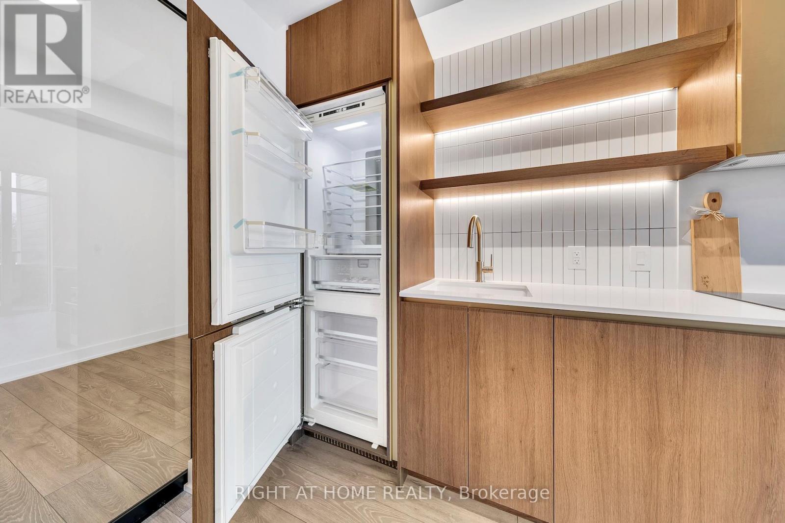 403 - 1285 Queen Street E Property Photo 13