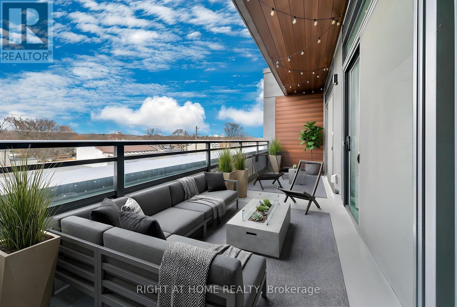 403 - 1285 Queen Street E Property Photo 14