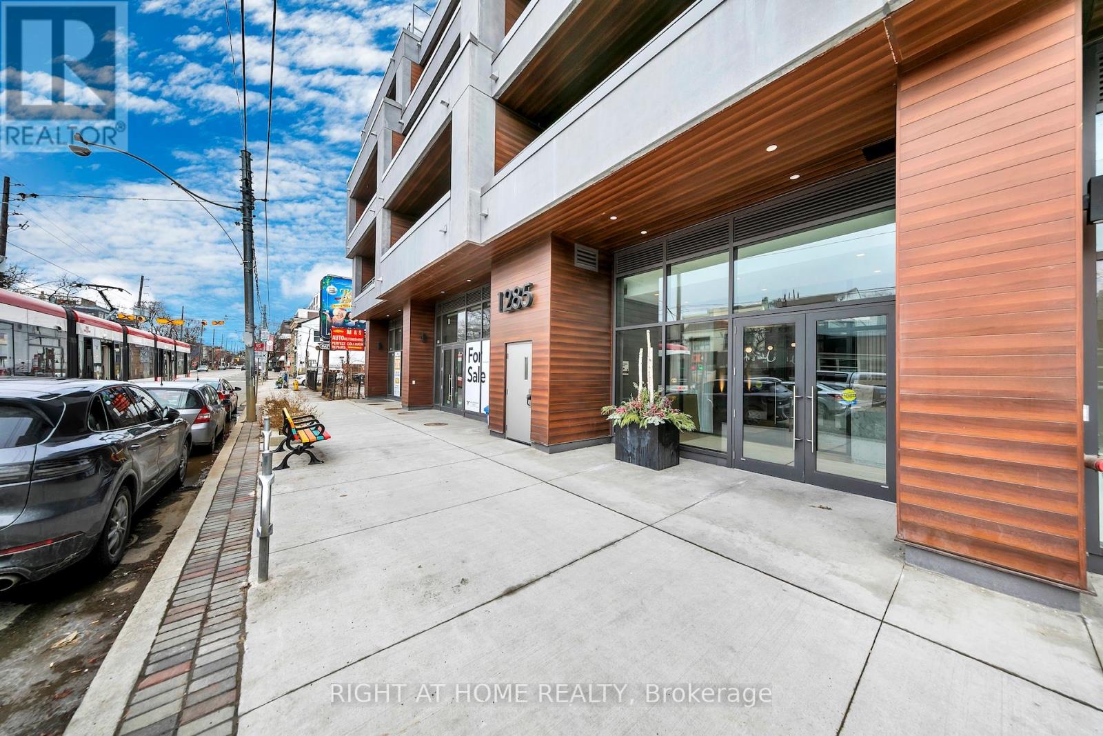 403 - 1285 Queen Street E Property Photo 27