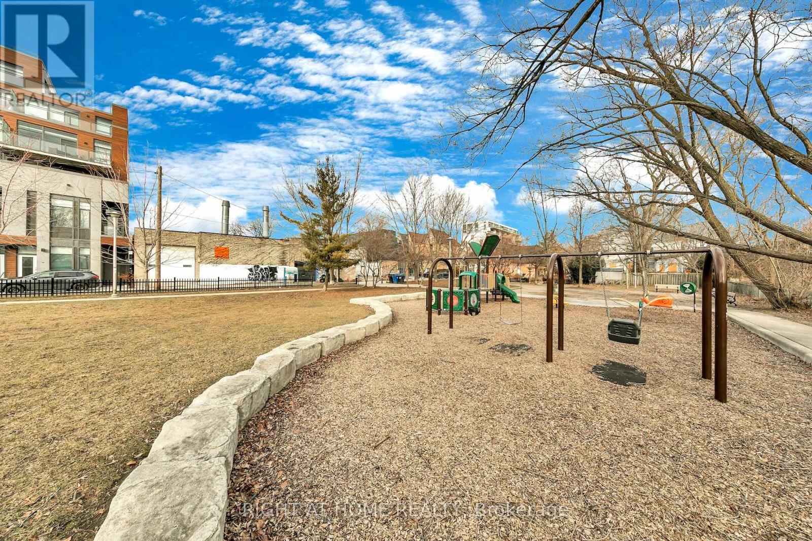 403 - 1285 Queen Street E Property Photo 31