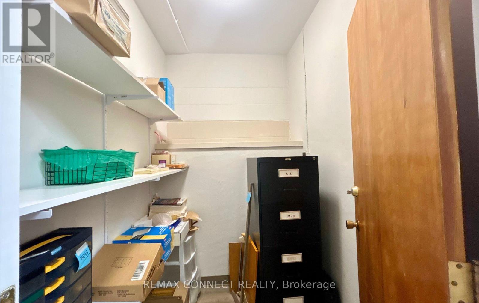 676 Simcoe Street Property Photo 19