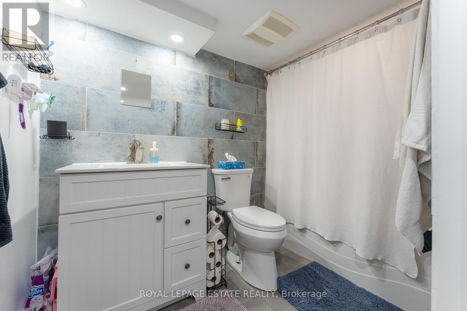 1007 Kingston Road Property Photo 40