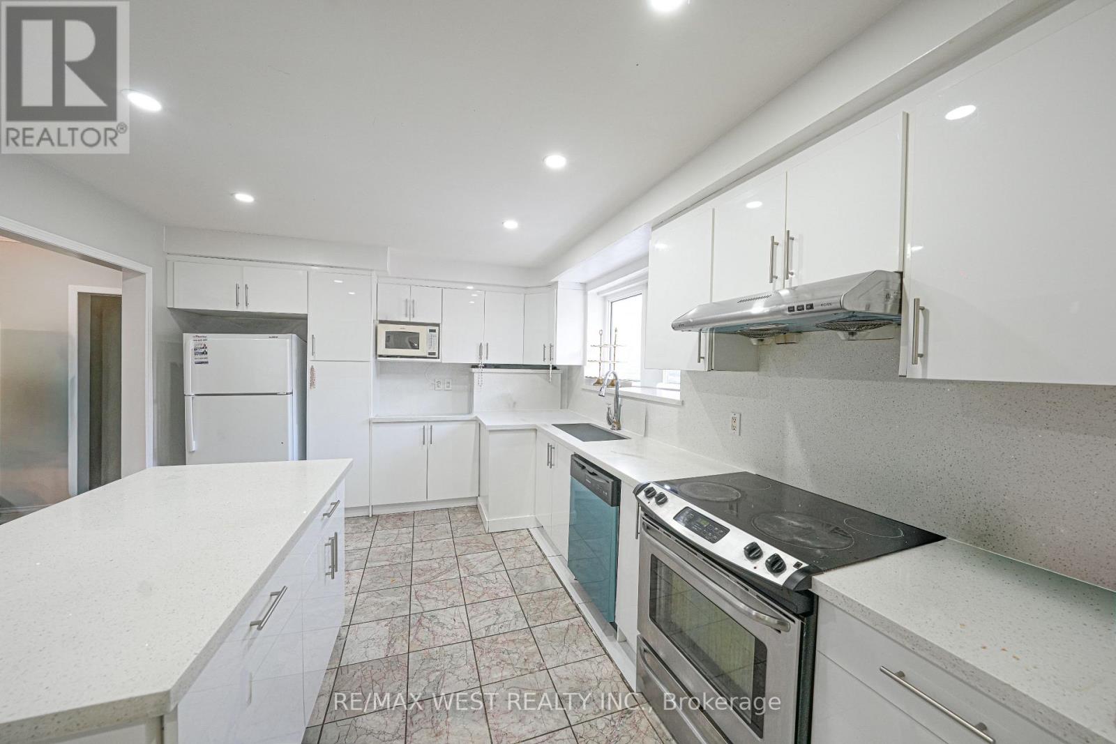 812 Kennedy Road Property Photo 6