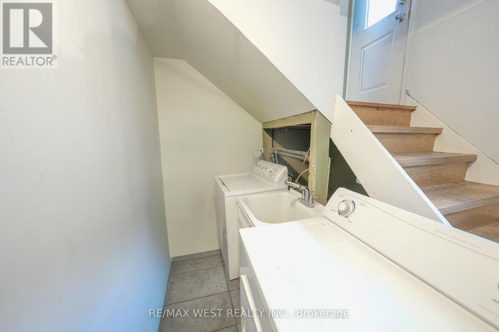 812 Kennedy Road Property Photo 17