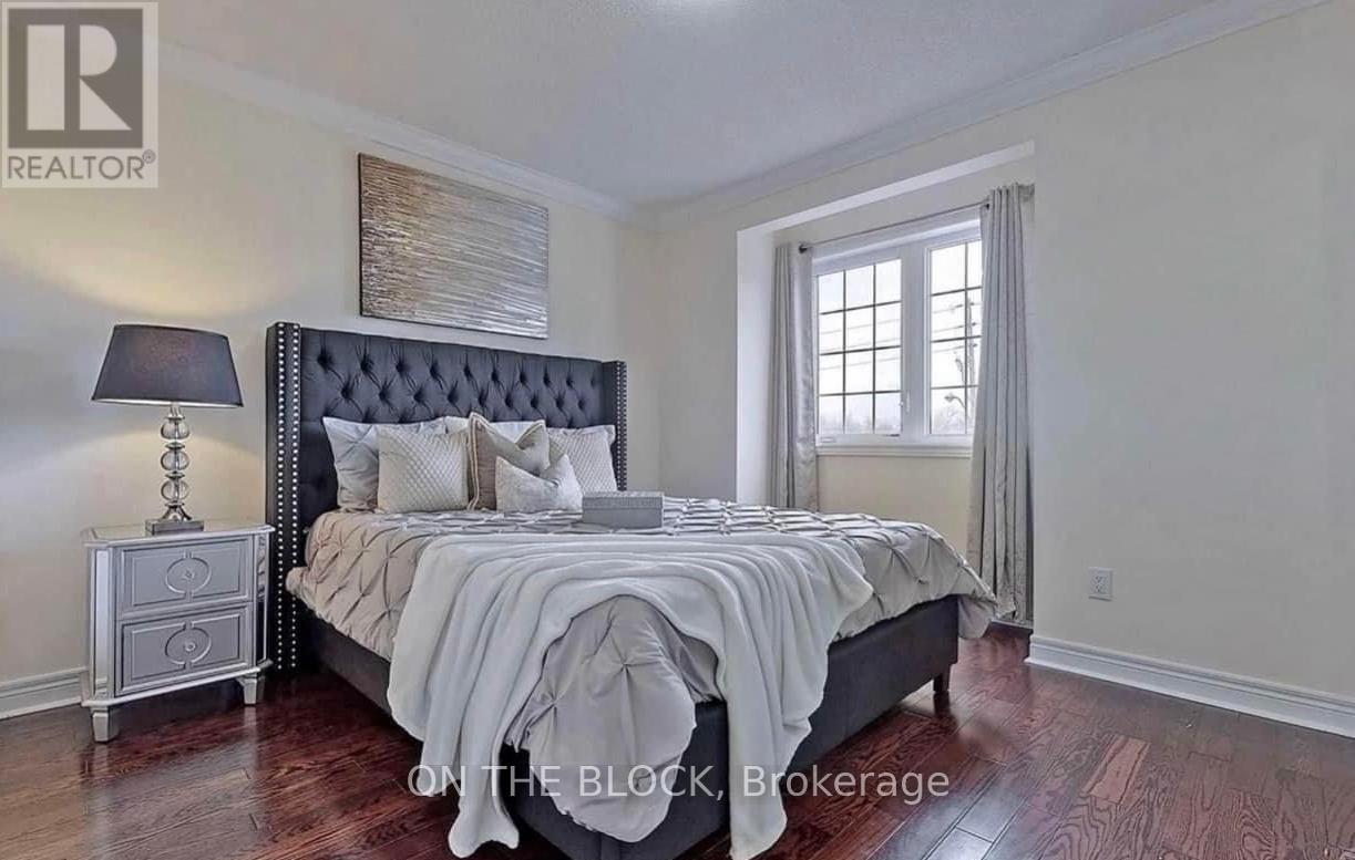 3761a St Clair Avenue E Property Photo 8