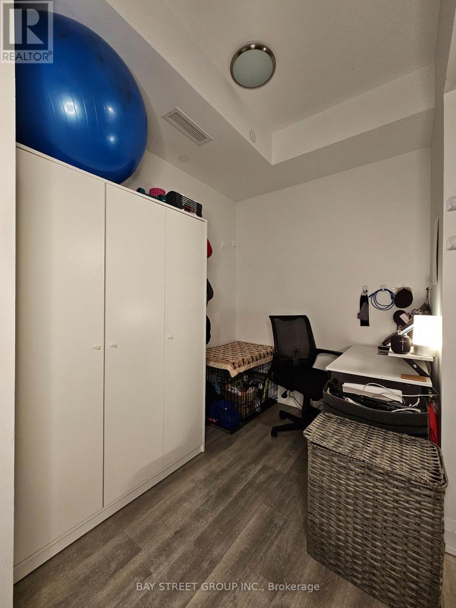 801 - 2369 Danforth Avenue Property Photo 6