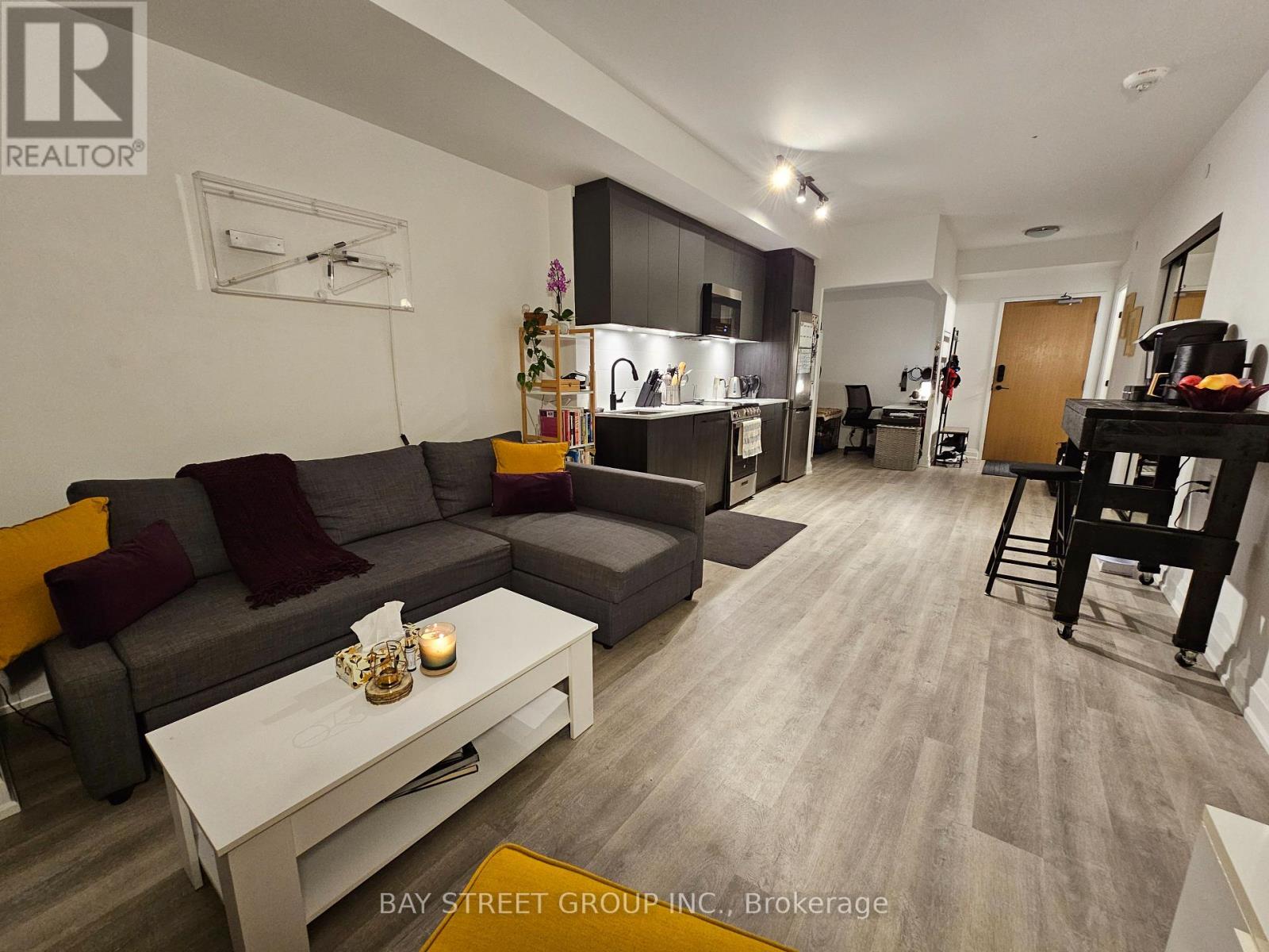 801 - 2369 Danforth Avenue Property Photo 7