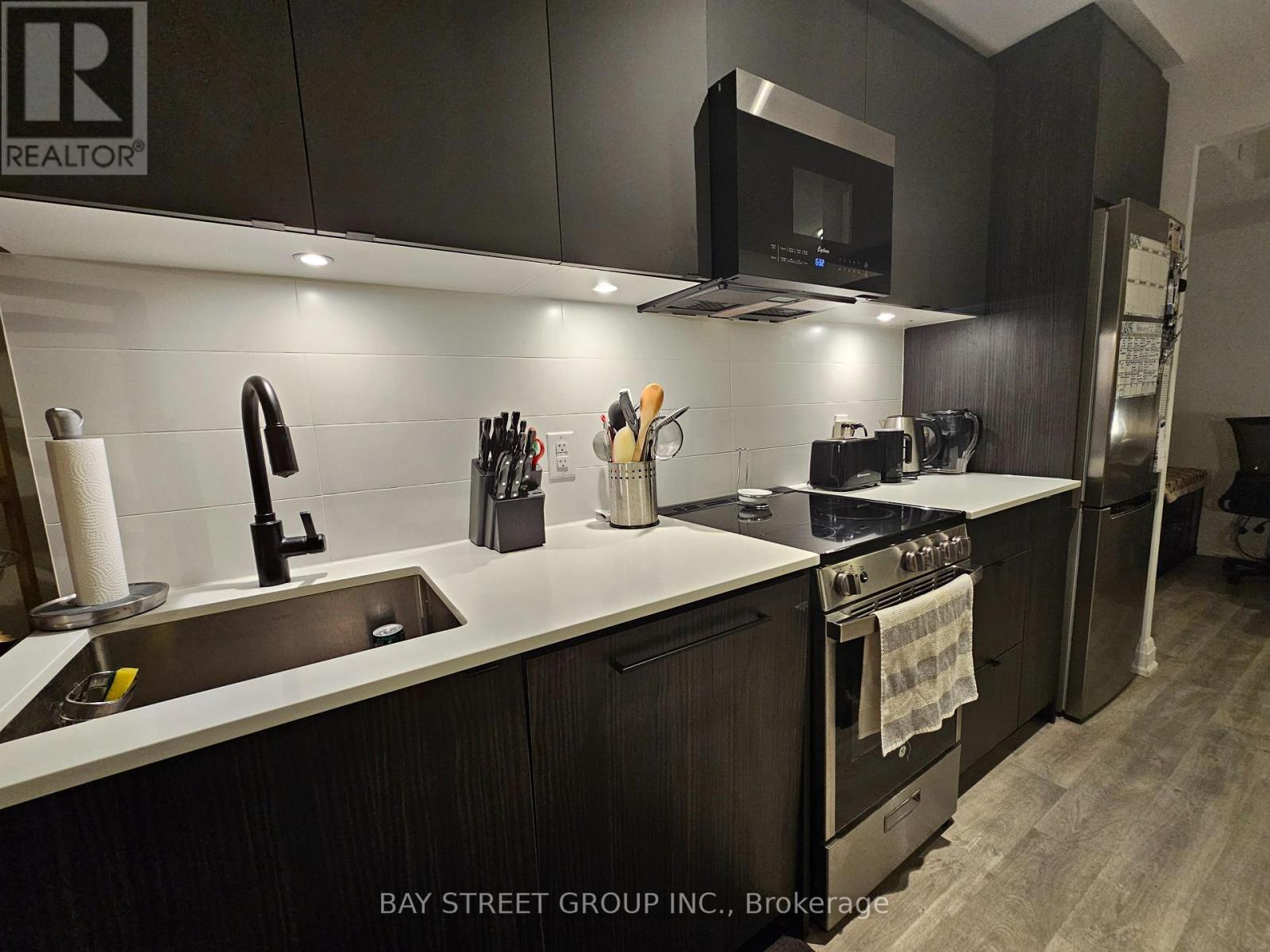 801 - 2369 Danforth Avenue Property Photo 11