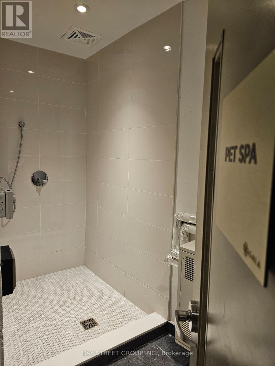 801 - 2369 Danforth Avenue Property Photo 22