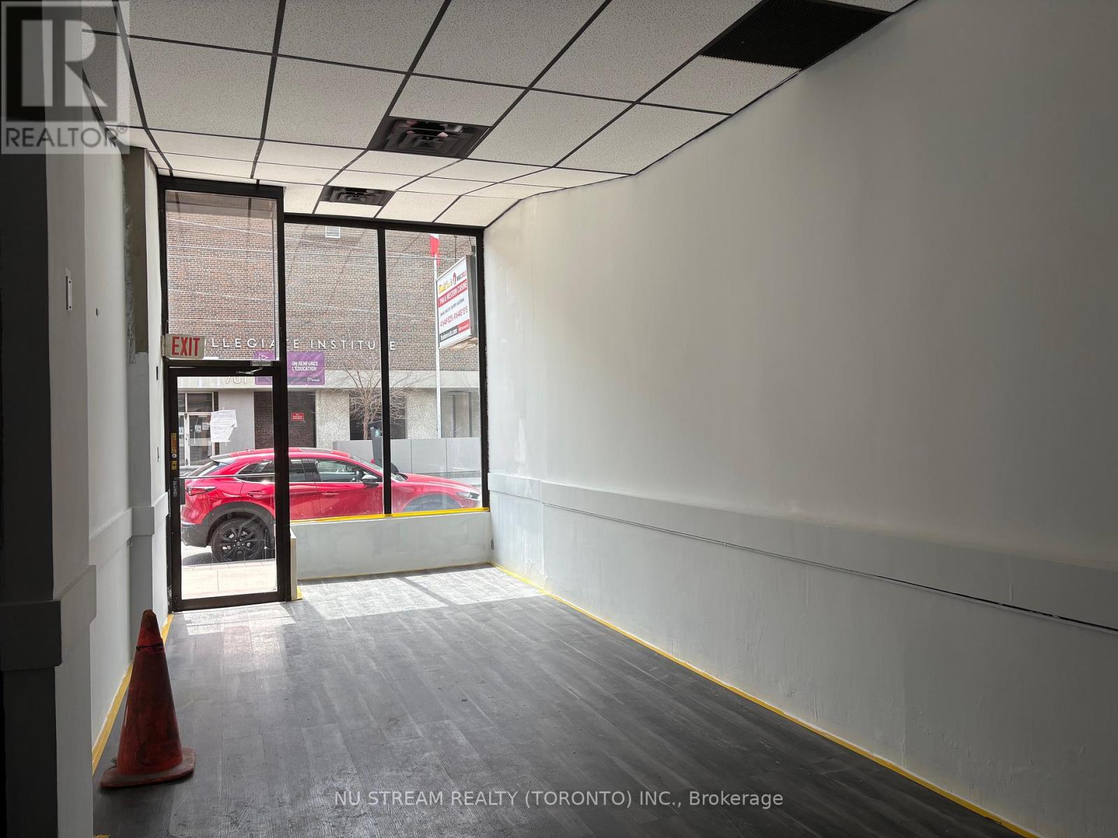 688 Gerrard Street Property Photo 3
