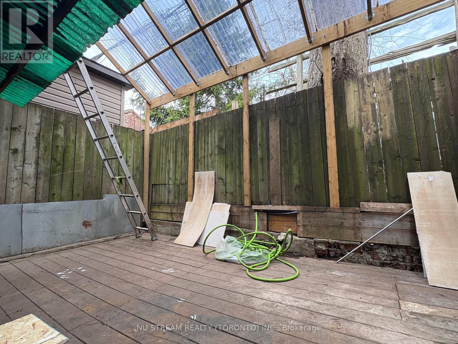 688 Gerrard Street Property Photo 10