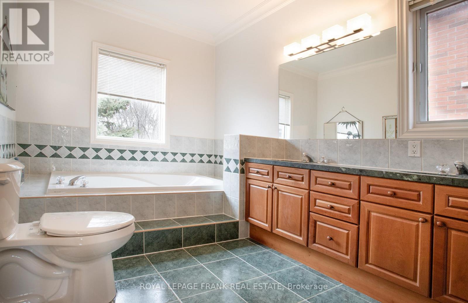 2940 Lakeview Boulevard Property Photo 18
