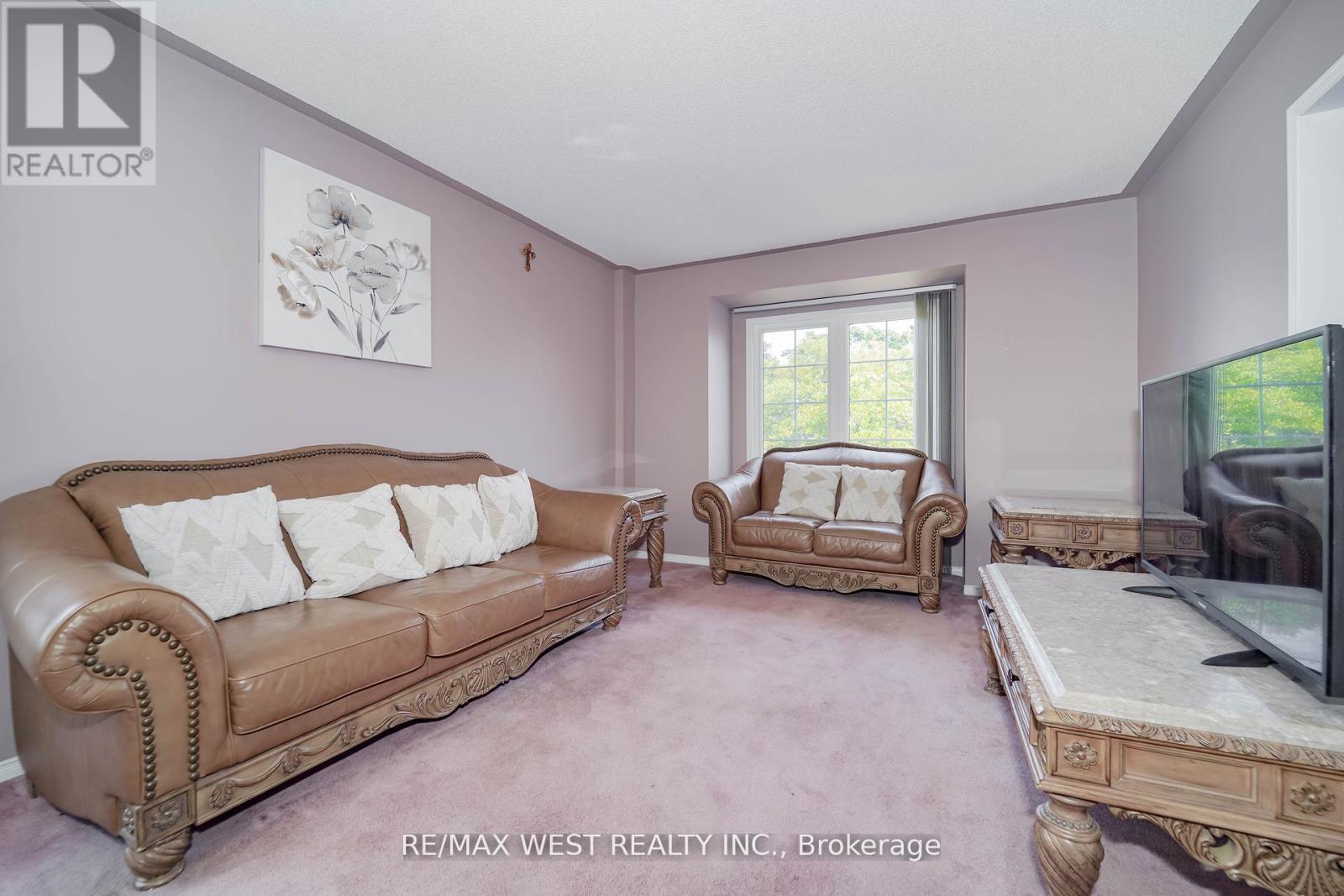 1976 Edenwood Drive Property Photo 2