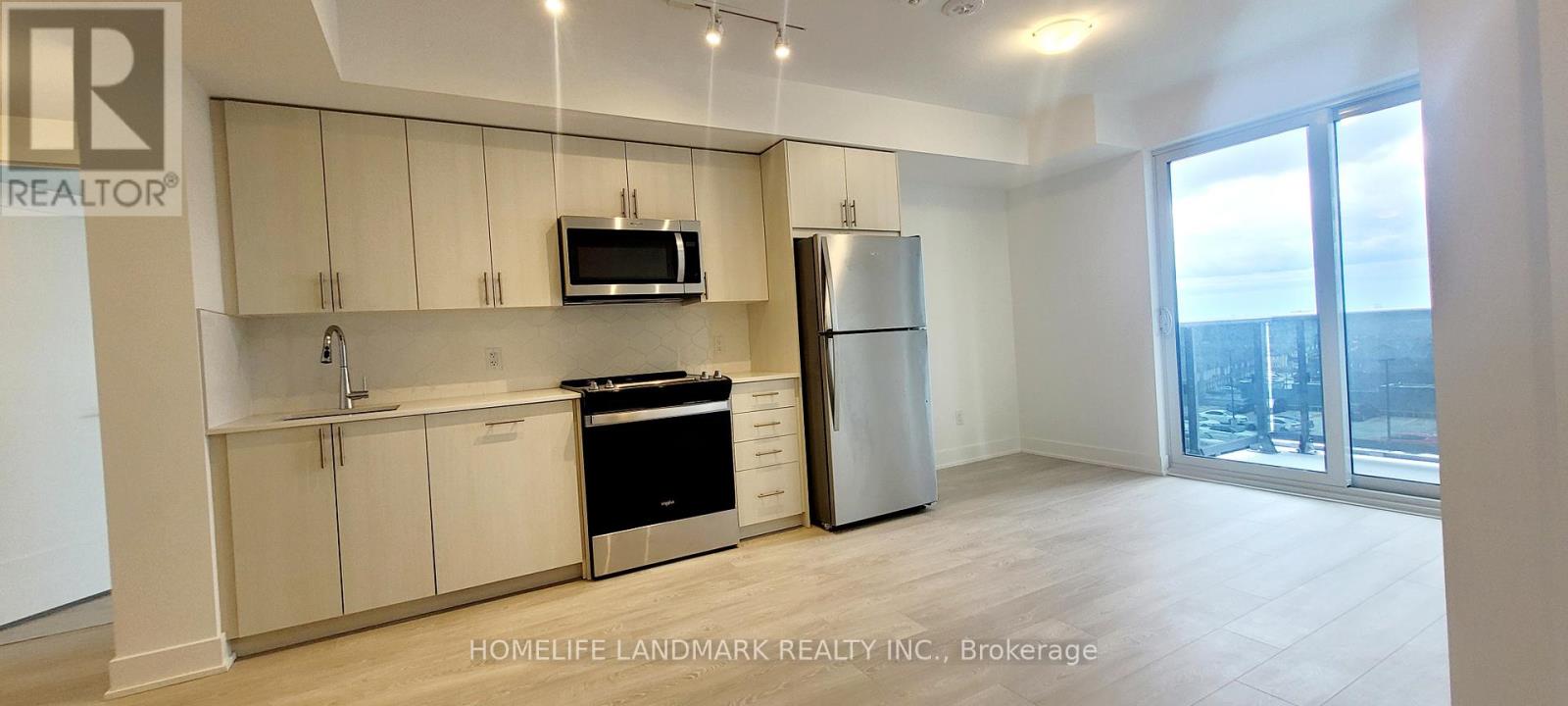 724 - 2545 Simcoe Street N Property Photo 2