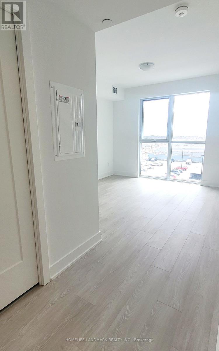 724 - 2545 Simcoe Street N Property Photo 8