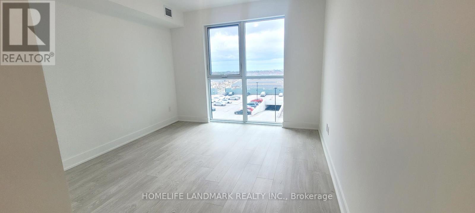 724 - 2545 Simcoe Street N Property Photo 9