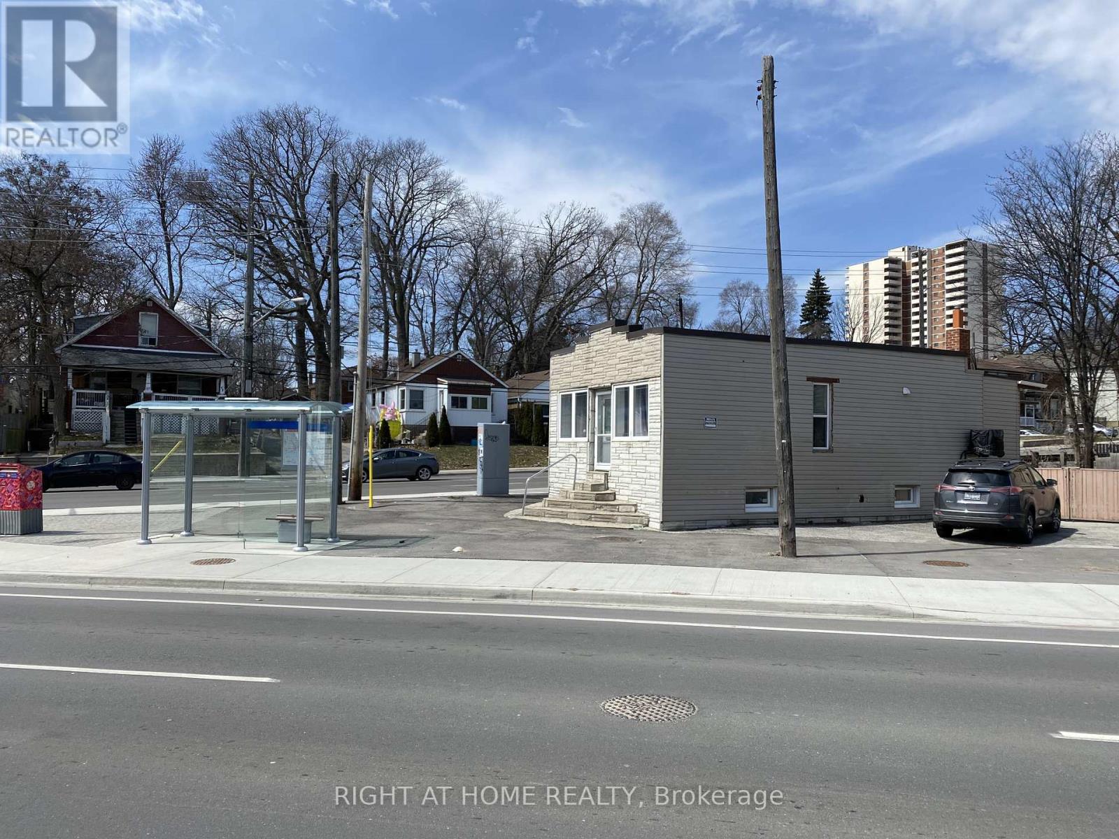 Danforth Road North #unit 2 Property Photo 4
