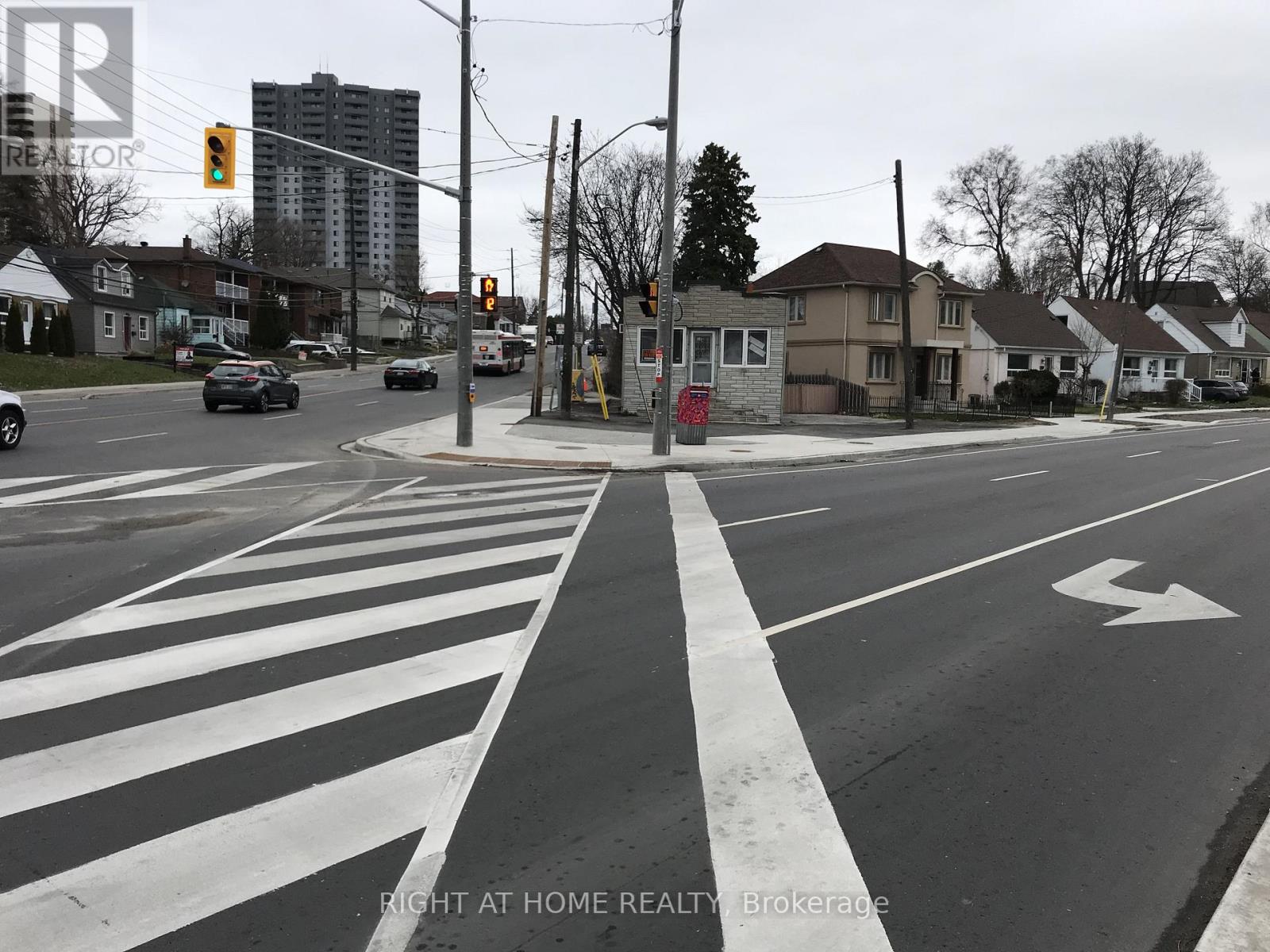 Danforth Road North #unit 2 Property Photo 5