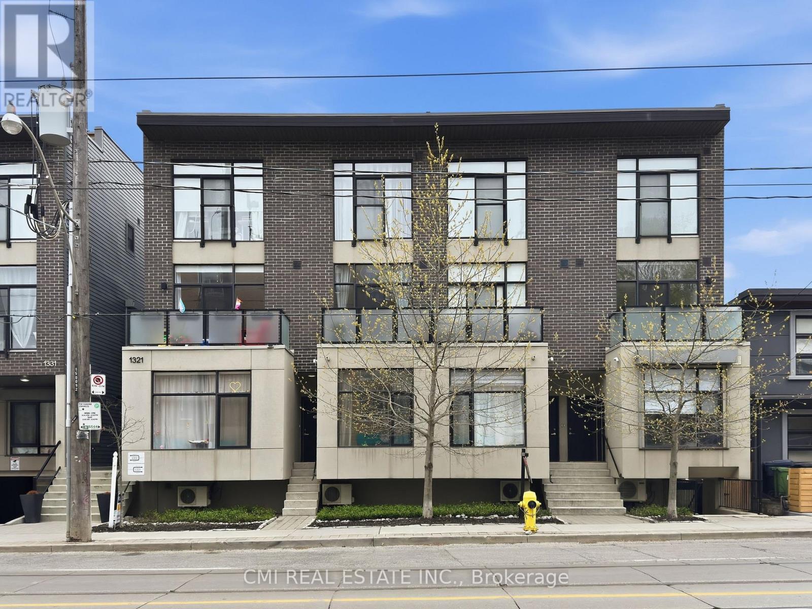 10 - 1321 Gerrard Street E Property Photo 2