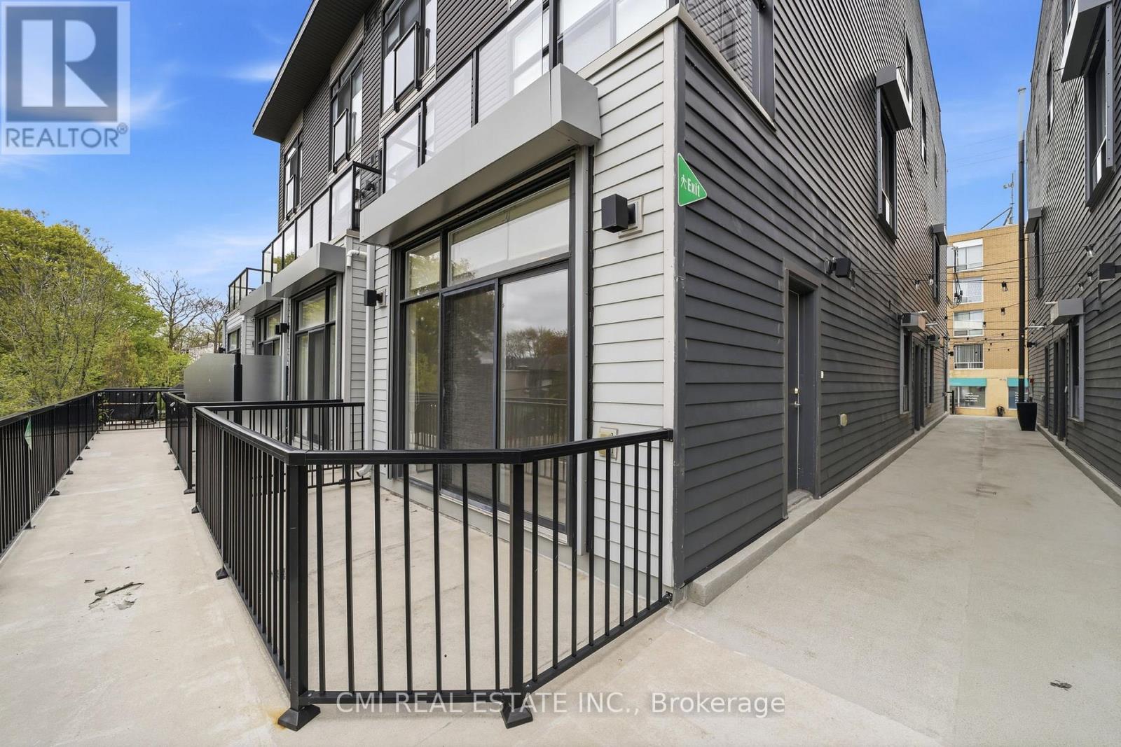 10 - 1321 Gerrard Street E Property Photo 3