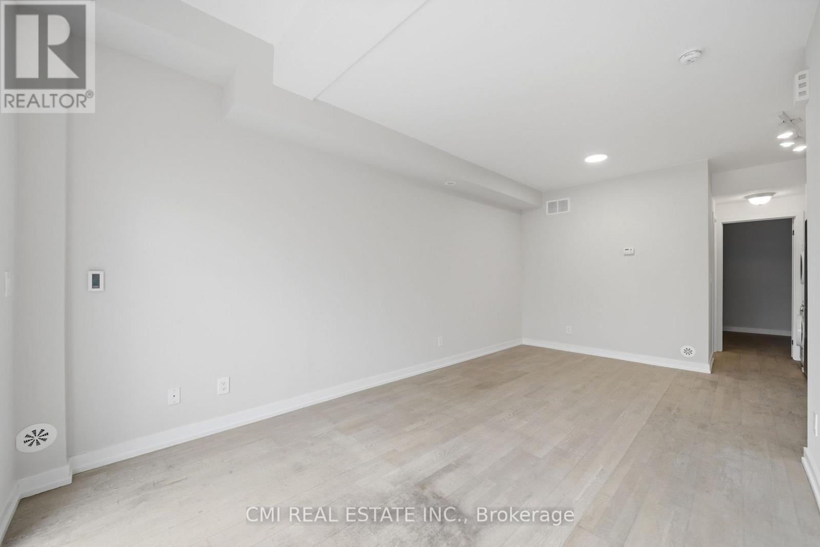 10 - 1321 Gerrard Street E Property Photo 6