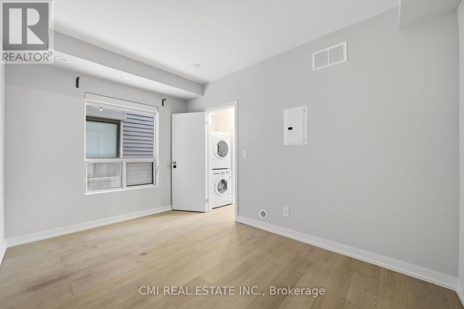 10 - 1321 Gerrard Street E Property Photo 23