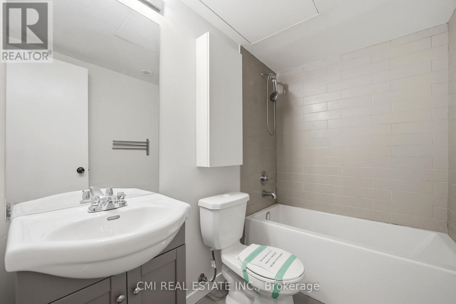 10 - 1321 Gerrard Street E Property Photo 25