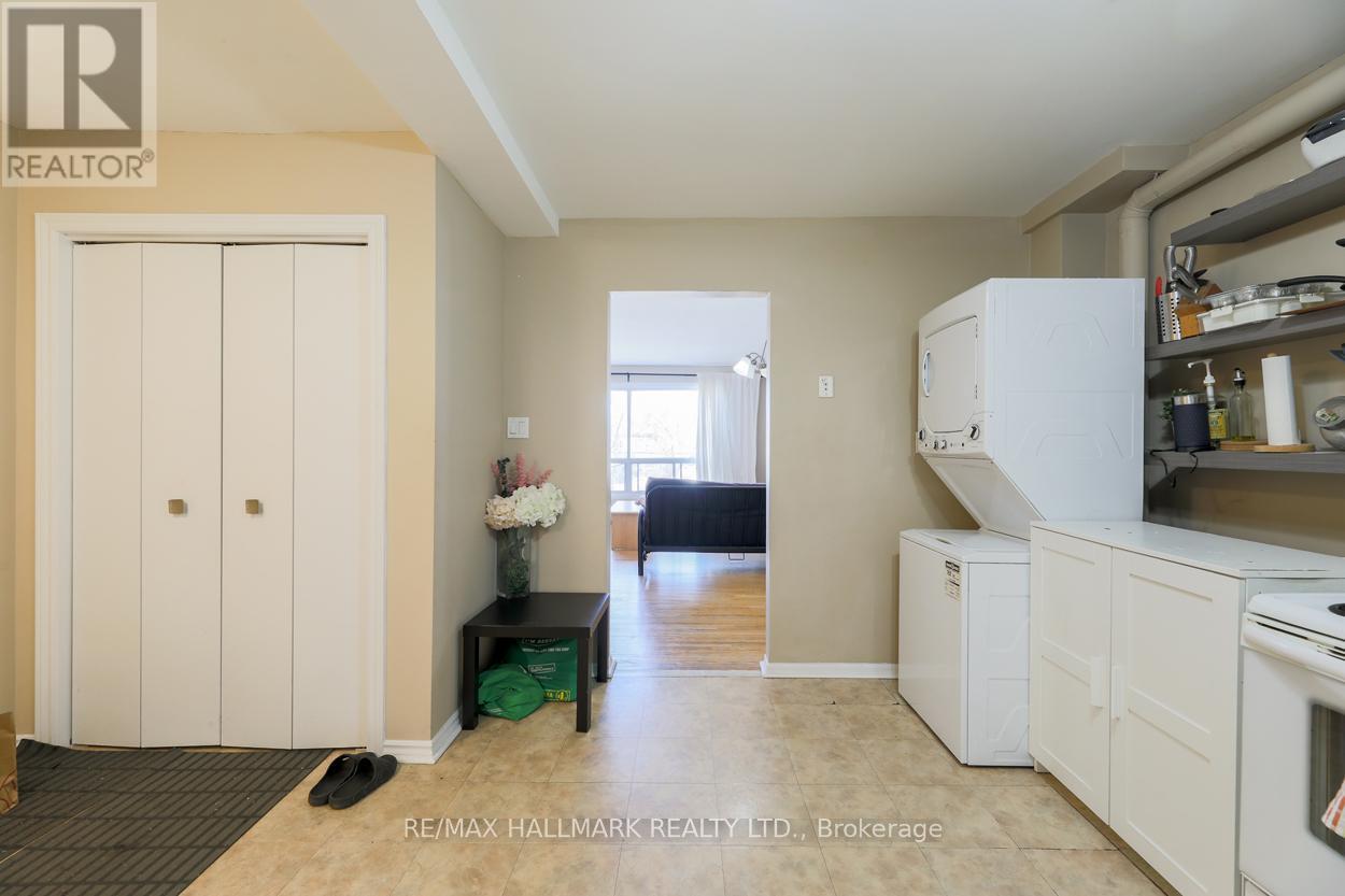 2 - 2844 Danforth Avenue Property Photo 6