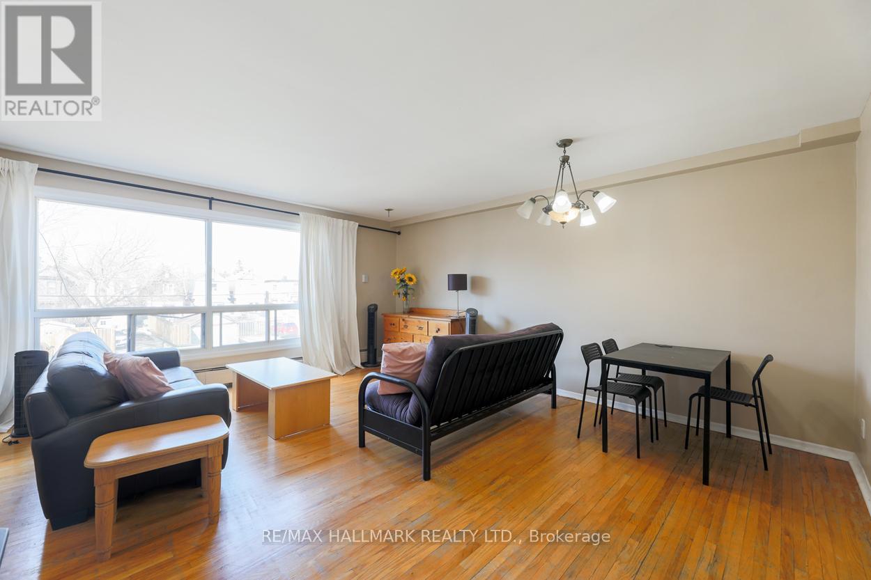 2 - 2844 Danforth Avenue Property Photo 7
