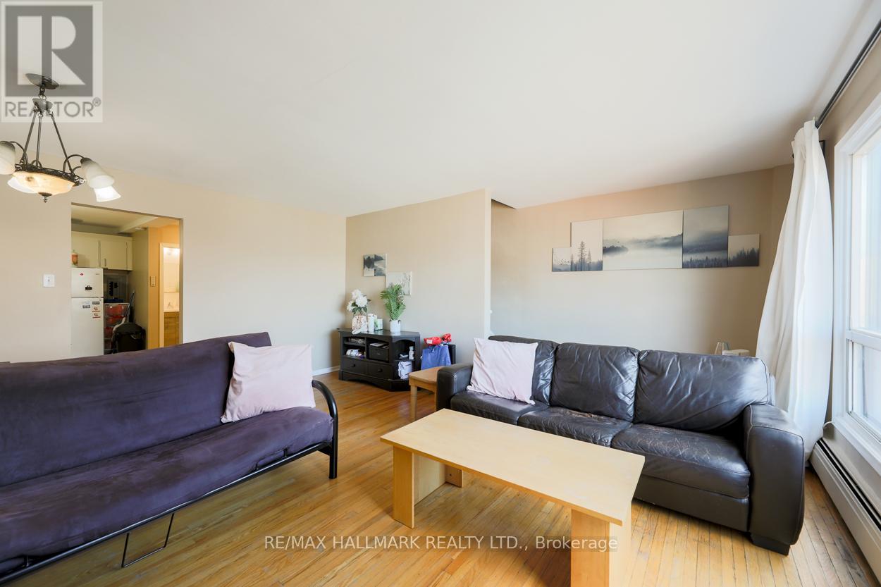 2 - 2844 Danforth Avenue Property Photo 9